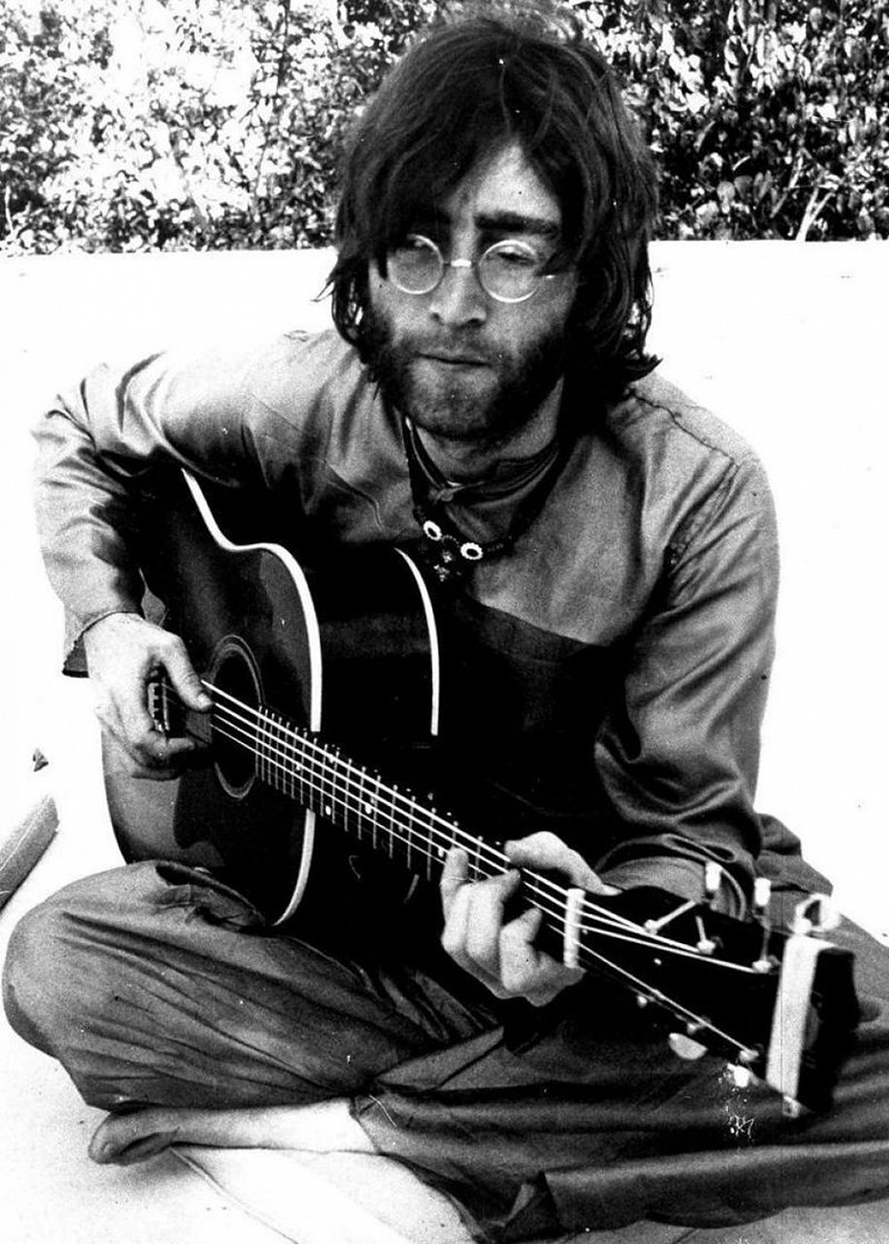 5fc80d6e42ae9_John Lennon 40X50.jpg